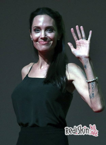 Анджелина Джоли и Брэд Питт посетили международный кинофестиваль в Камбодже