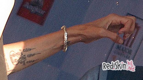 Анджелина Джоли не изменяет своим увлечениям: Актриса сделала новую татуировку