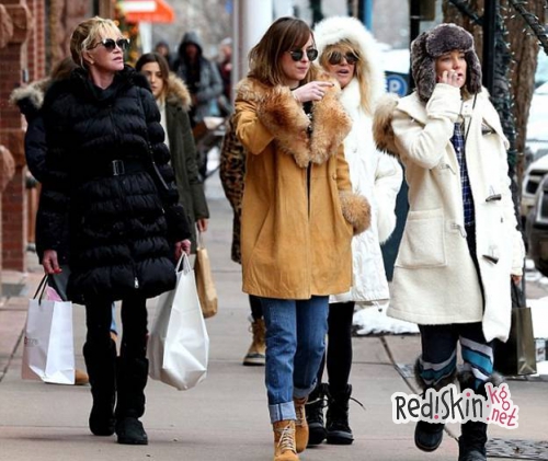 Дакота Джонсон и Кейт Хадсон со своими знаменитыми матерями отдыхают в Аспене