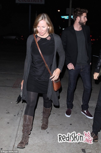 Лиам Хемсворт провёл вечер в кругу семьи