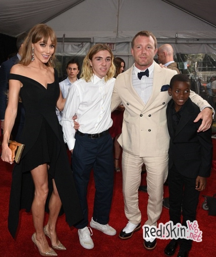 Мадонна и новая жена Гая Ричи перенесли борьбу за сына из зала суда в Instagram