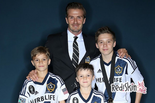 Отцы и дети: Дэвид Бекхэм с сыновьями посетили игру регби