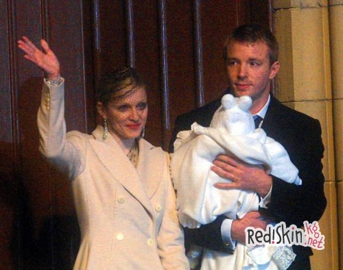 Открываются новые подробности судебного разбирательства Мадонны и Гая Ричи за их сына Рокко. Подросток не хочет возвращаться к матери