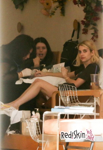 Предрождественские хлопоты Эммы Робертс