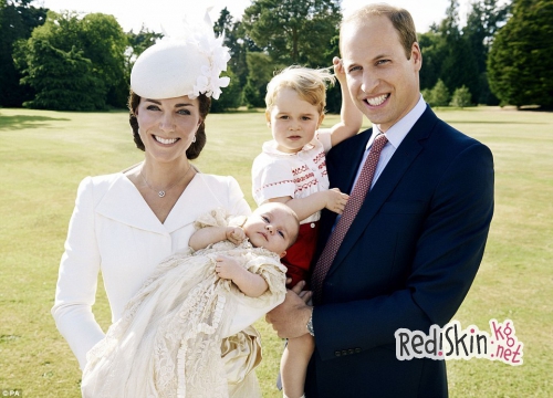Принц Уильям и герцогиня Кембриджская опубликовали свою первую рождественскую фотографию
