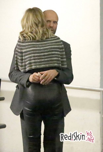 Рози Хантингтон-Уайтли ищет тепла в объятиях Джейсона Стэтхэма