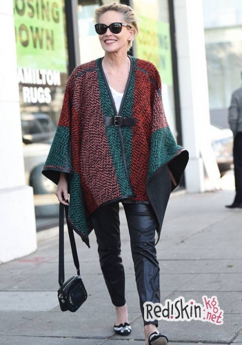 Шэрон Стоун тщательно выбирает ковровое покрытие домой