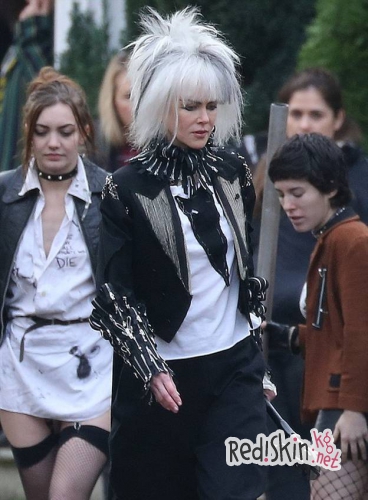 Снимается кино: Николь Кидман на съемках фантастического фильма "Как разговаривать с девушками на вечеринках"