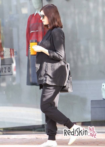 Беременные звезды: Энн Хэтэуэй и Роуз Бирн