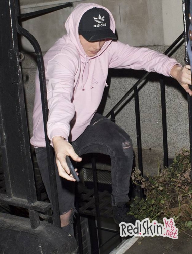 Бруклину Бекхэму не удалось обмануть папарацци, которые смогли сфотографировать его после ужина с Хлоей Морец