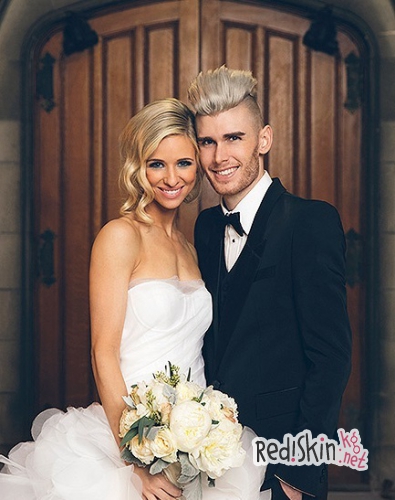 Бывший конкурсант шоу "American Idol" Колтон Диксон женился на своей давней подруге