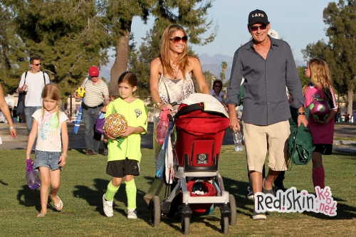 Чарли Шин угрожает Дениз Ричардс:" Я отрублю тебе голову и отправлю твоему папаше"