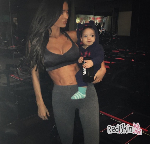 Фитнес-модель, которая за время беременности набрала всего 12 кг, не понимает почему ее критикует общественность