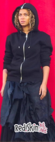 Слухи о беременности Бейонсе все же правда? Певица использует дублера на съемках нового видео