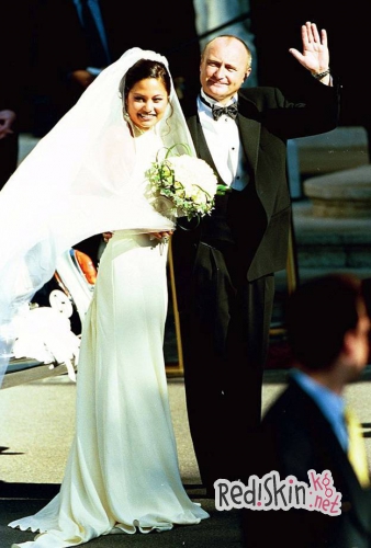 В одну реку дважды: Фил Коллинз помирился с женой, с которой развелся в 2008 году, выплатив самые большие отступные за всю историю Великобритании