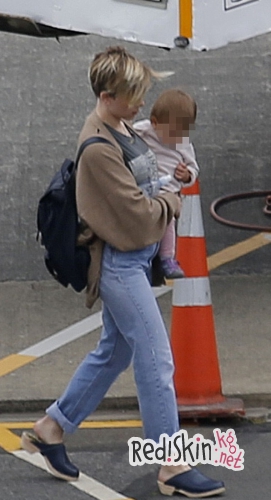 Звездные мамы: Скарлетт Йоханссон с дочкой Роуз Дороти в Новой Зеландии