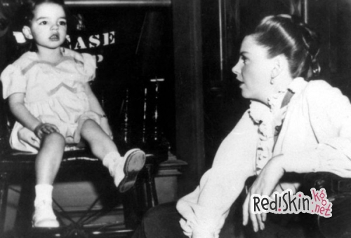 Звездные мамы со своими дочерьми в кино