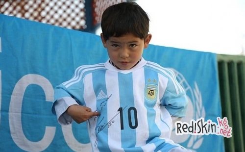 5-летний Муртаза: "Я люблю Месси. И моя футболка говорит о том, что Месси любит меня"