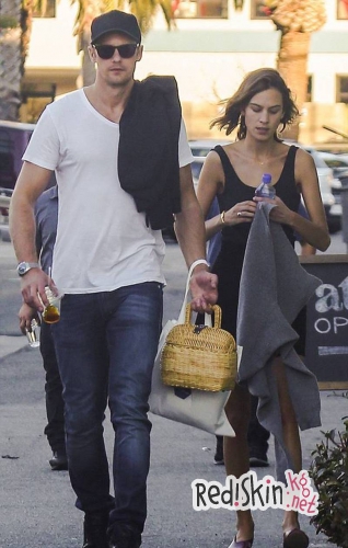 Александр Скарсгард и Алекса Чанг помолвлены?