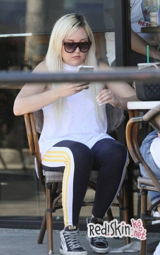 Аманда Байнс со своими друзьями