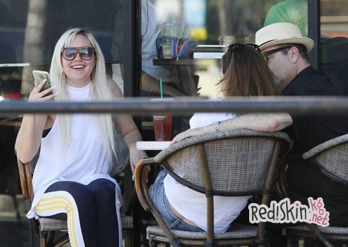 Аманда Байнс со своими друзьями