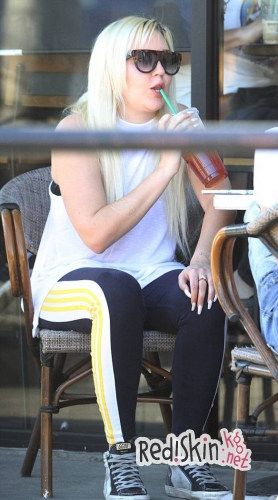 Аманда Байнс со своими друзьями