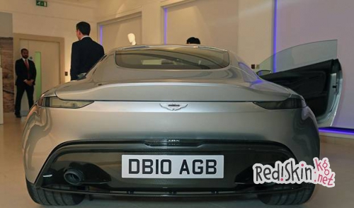 Автомобиль Бонда Aston Marton DB10 был куплен на торгах за 3.5 миллионов долларов, хотя его хозяин даже не сможет на нем ездить
