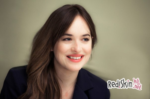 Дакота Джонсон разденет Джейми Дорнана