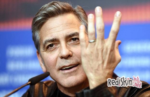 Достали: Джорджа Клуни рассердили на пресс-конференции в Берлине, вынуждая дать жесткий отпор