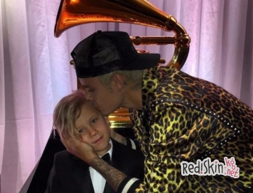 Джастин Бибер с младшим братом на «Grammy-2016»