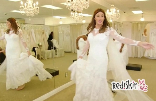 Кейтлин Дженнер примеряет свадебное платье