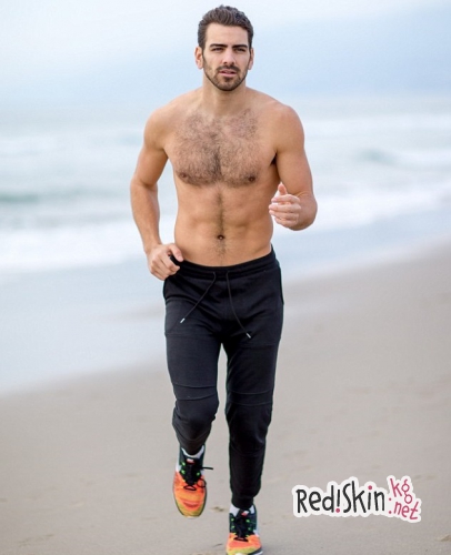 Любимчик Тайры Бэнкс - глухой манекенщик Найл ДиМарко примет участие в шоу "Танцы со звездами"