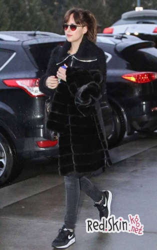 Начались съемки фильма "На пятьдесят оттенков темнее". К старому составу съемочной группы присоединились новые актеры