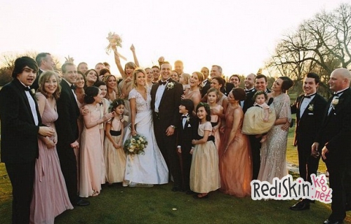 Тейлор Свифт на свадьбе подруги детства