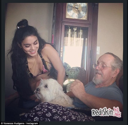 Ванесса Хадженс с младшей сестрой Стеллой готовятся к похоронам отца