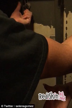 Селена Гомес застряла в лифте в центре Парижа и сильно рисковала, когда его покидала