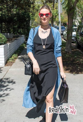 Беременные звезды: Эмили Блант и Бехати Принслу