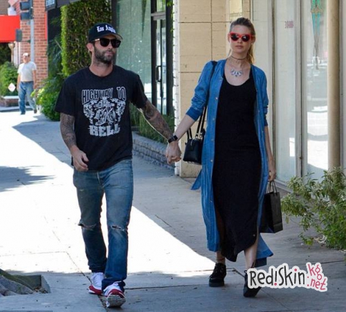 Беременные звезды: Эмили Блант и Бехати Принслу