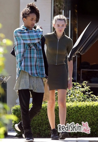 Джейден Смит на прогулке с возлюбленной Сарой Снайдер