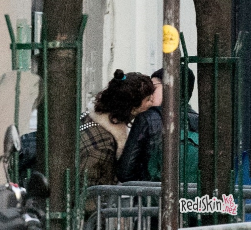 Поцелуи Кристен Стюарт с новой возлюбленной засняли папарацци