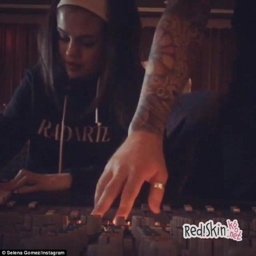 Селена Гомес работает над новым альбомом