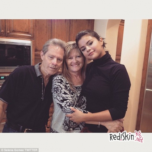 Селена Гомес со своими любимыми бабушкой и дедушкой