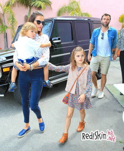 Семейный отдых Алессандры Амбросио