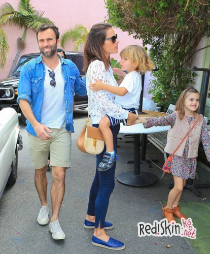 Семейный отдых Алессандры Амбросио