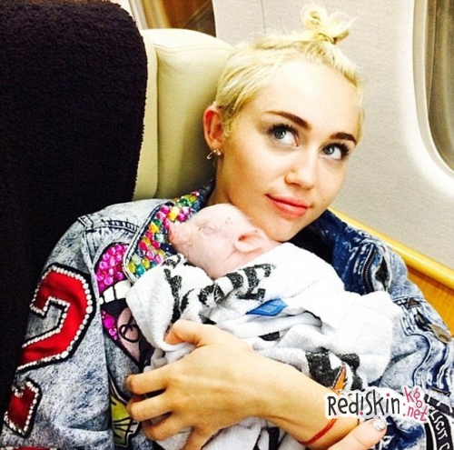 Семья Патаки-Хемсворт увеличилась на еще одного члена семьи