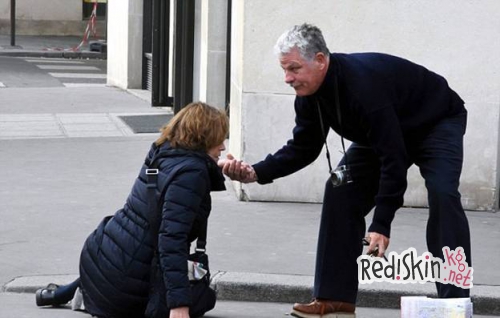 Сигурни Уивер упала в центре Парижа