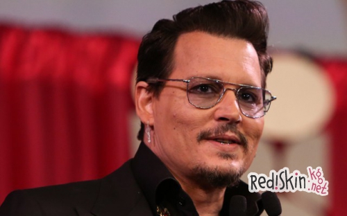 Снова за старое: Джонни Депп в очередной раз прикладывается к бутылке