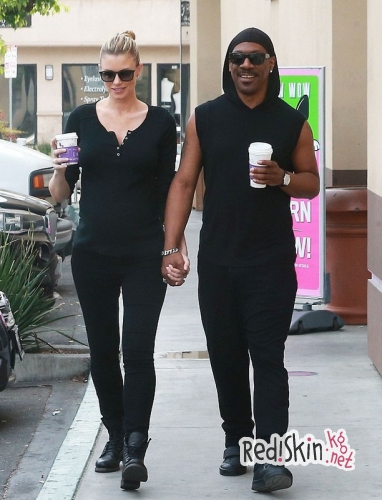 В ожидании 9 ребенка: счастливый Эдди Мерфи на прогулке с беременной подругой