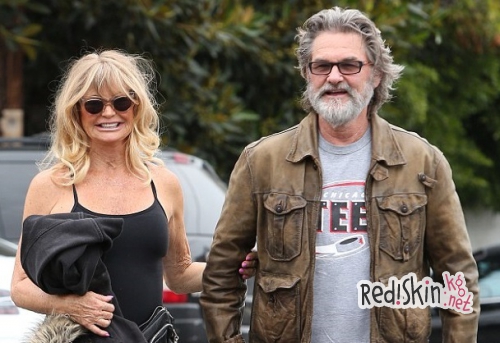 33 года в любви: Голди Хоун и Курт Рассел на романтической прогулке