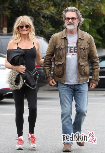 33 года в любви: Голди Хоун и Курт Рассел на романтической прогулке